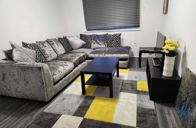 Grays Apartment with City Views lakeside shopping