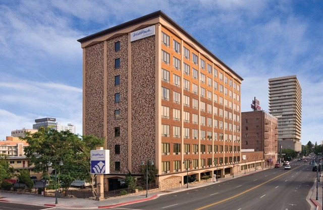 Great 1BD condo with resort amenities take in all Reno has to offer