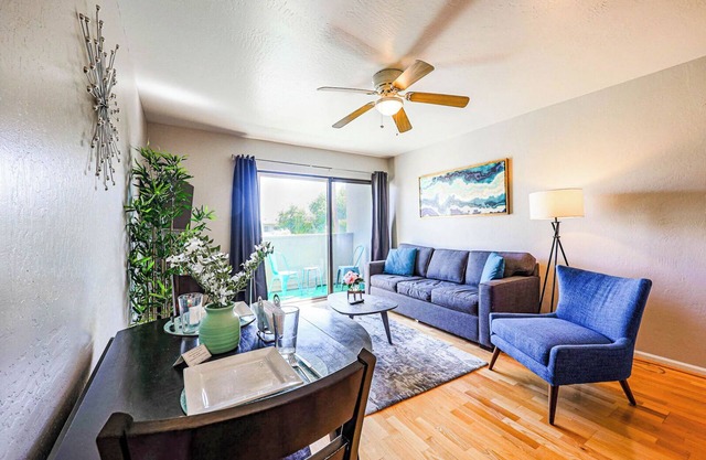Great 1br/Full Condo/Heated Pool Walk to OldTown/Mall & Bars