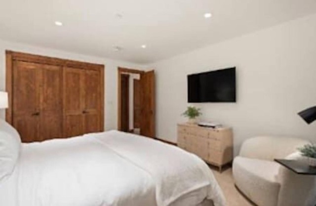 Great 3 Bedroom Condo in Aspen Core, Hot Tub, Pool