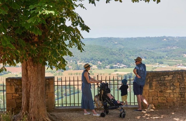 Great 4-person vacation home in Dordogne /Lot - on a child-friendly park