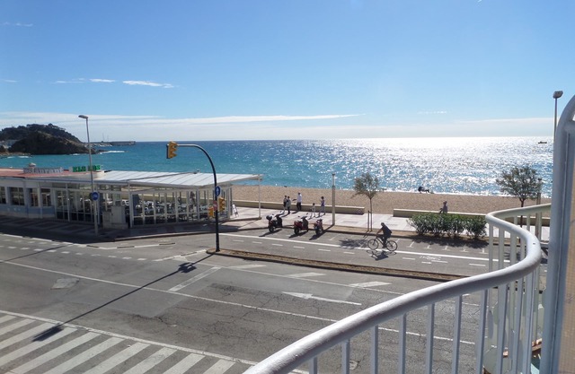 GREAT APARTMENT IN SEA FRONT. BEST POSSIBLE LOCATION IN TOWN.