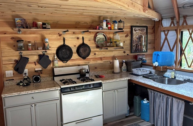 Great Bear Yurt - Off-Grid, Backcountry Experience - Between GNP & Bob Marshall