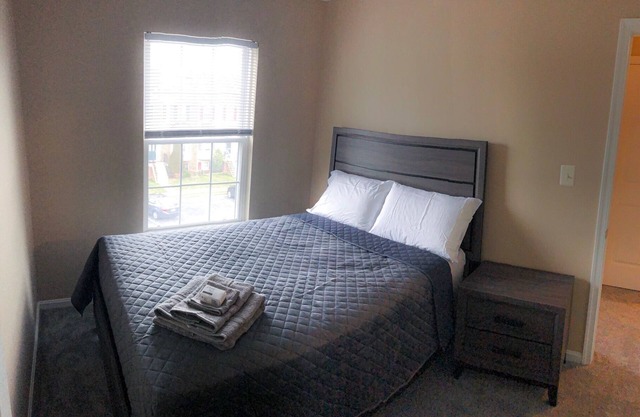 Great BEDROOM in a townhouse in the heart of Hanover.