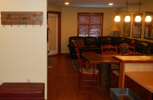 Great Condo.3 night Minimum