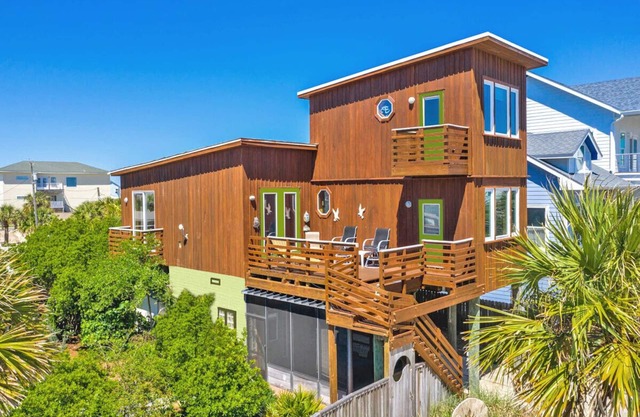 Great for Couples or a Small Family. Pet-Friendly with Fenced Yard.