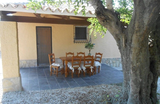 Great holiday villa with beautiful garden and swimming pool (shared) 3 villas