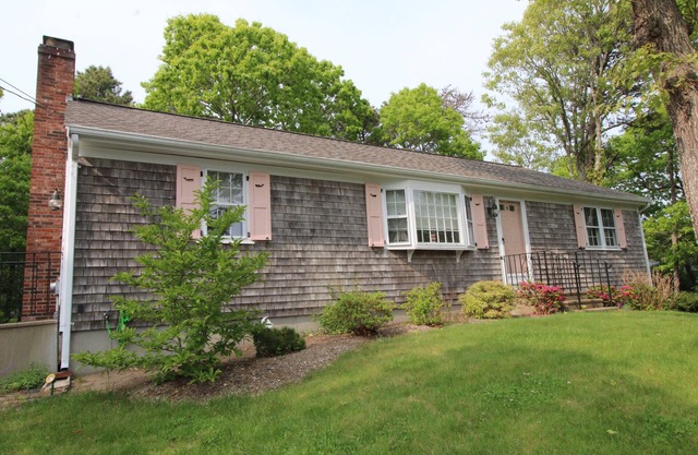 Great Home in a Quiet Neighborhood Yet Close to Town and Beaches (2312)