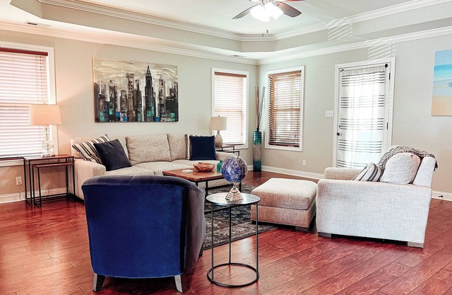 Great house in Clarksville! Located by Hospital