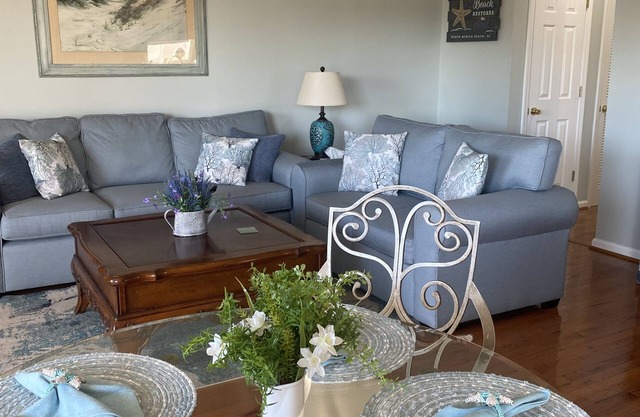 Great Loc. 2BR 2Bath 2nd Floor Condo Quiet area of NMyrtle. 3 min walk to ocean.