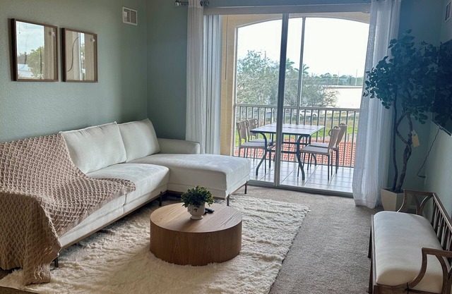 Great Location - 2 Bed 2 Bath - 15 mins from Beach - New Furnitures