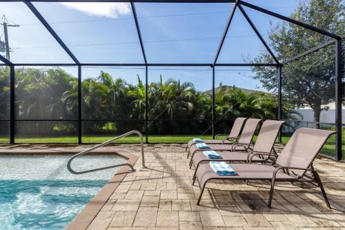 Great Location, Minutes to the Beach, Two Heated pools , sleeps 17! - Pelican Junction - Roelens