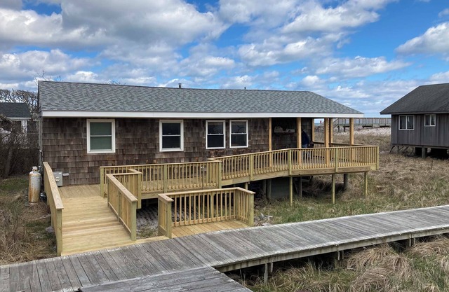 GREAT LOCATION, OCEAN VIEWS, AC and heat, WiFi, MAJOR RENO IN 2024/2025