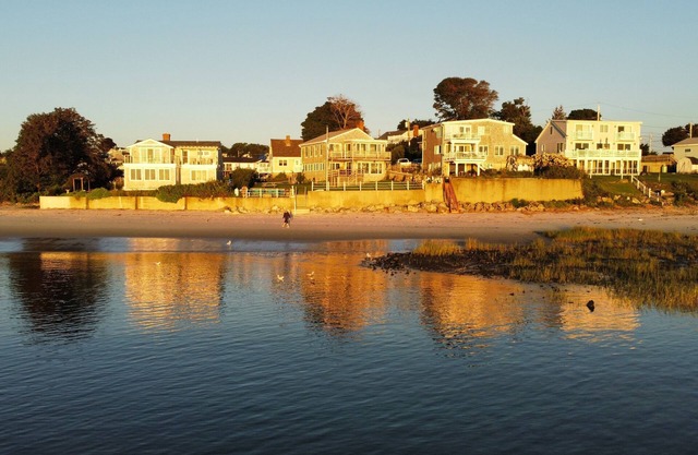 Great Neck Ipswich Ma. 3 Bedrooms 2 Baths Beachfront House