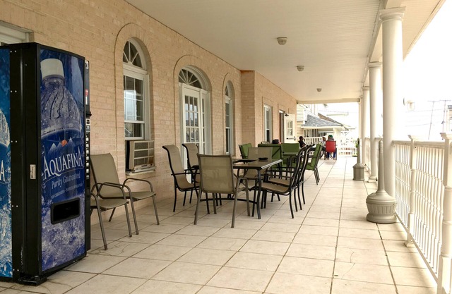 Great Place right on the beach!