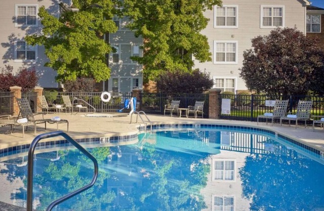 Great Relaxing Overnight Stay! 2 Serene Units, Free Breakfast, Free Parking