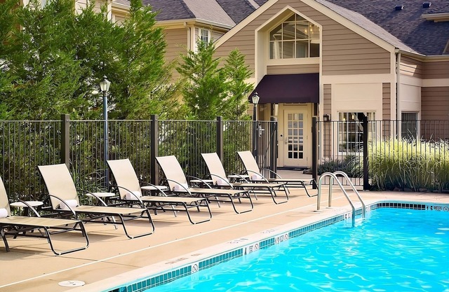 Great Relaxing Overnight Stay! 3 Comfortable Units, Onsite Pool, Parking