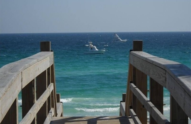 Great Tarpon Getaway Sleeps 8,Pet Friendly,Steps to the Beach