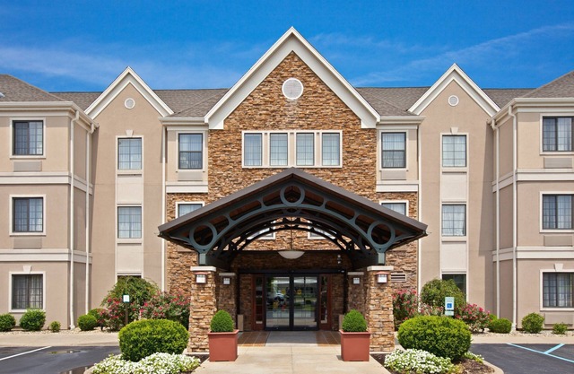 Great Value! 2 Bedroom Suite | Free Breakfast + Shared Outdoor Pool. Near Ford Motor Company!