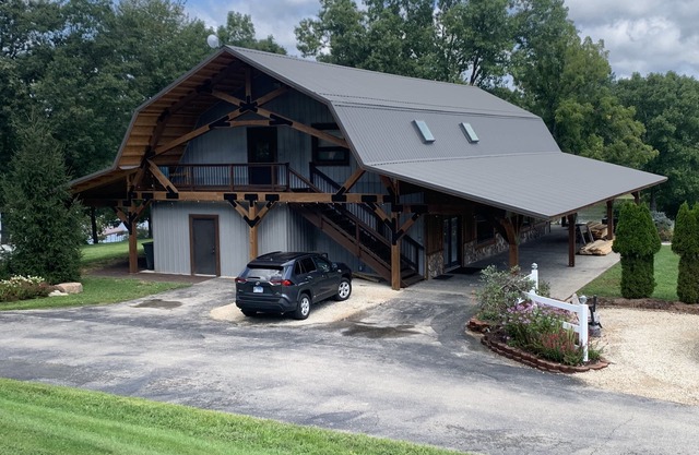 Great Views | Lakeside | Family-Friendly Barn | Reunions, Events, Retreats