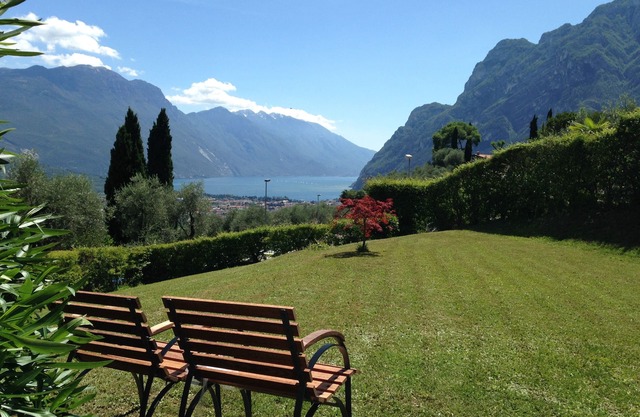 GREEN and PANORAMA: FREE WiFi, PRIVAT PARKING, BBQ, 5MIN DA RIVA D/G AND ARCO