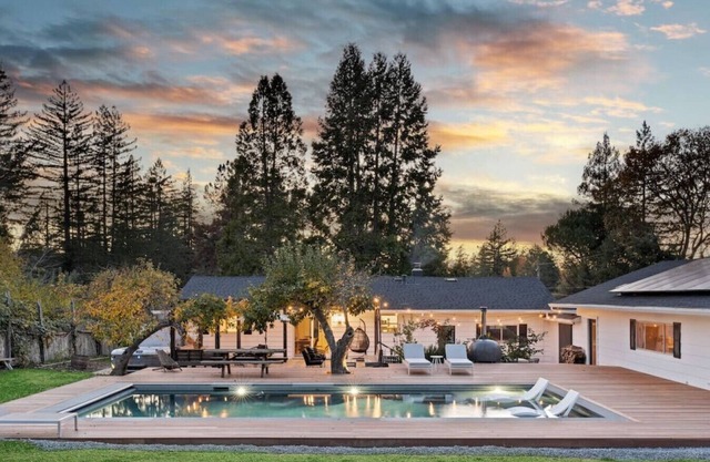 Green Hill Retreat w/Pool, Hot Tub, Orchard & BBQ