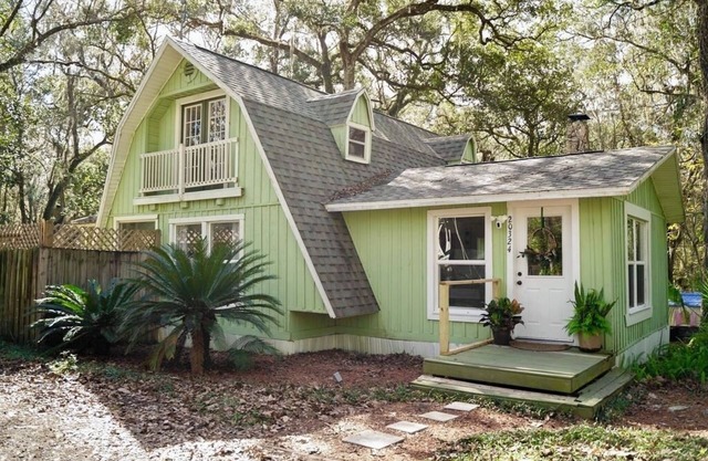 Green House Under the Oaks Near Weeki Wachee Springs & Cabot Farms Golf Course