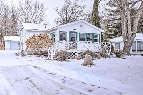 Green Lake Vacation Home with Screened Porch!