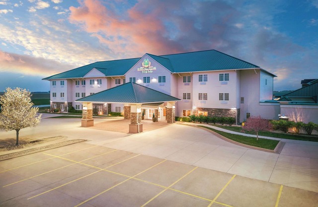 Green Mill Village Hotel & Suites, BW Signature Collection