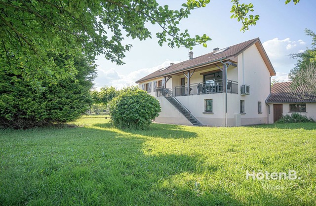Green Oasis: 5-Room Apartment with Large Garden