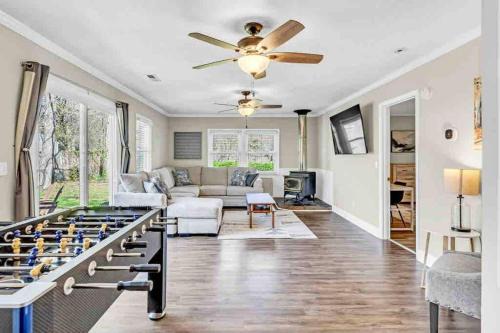 Greensboro Get-together, K Bed, Secret Playroom