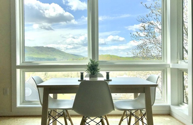 Greensview Apt | 2 Bedroom, 2 Bath - Beautiful views!