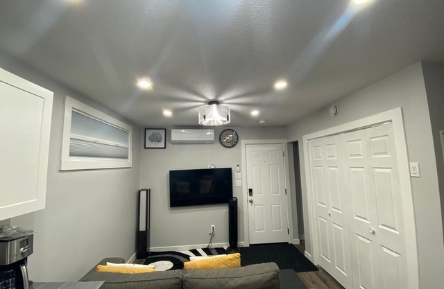 Greensville 2Bedroom, 3Bed Spacious, Cozy Guest Suite in the Greens, East Regina
