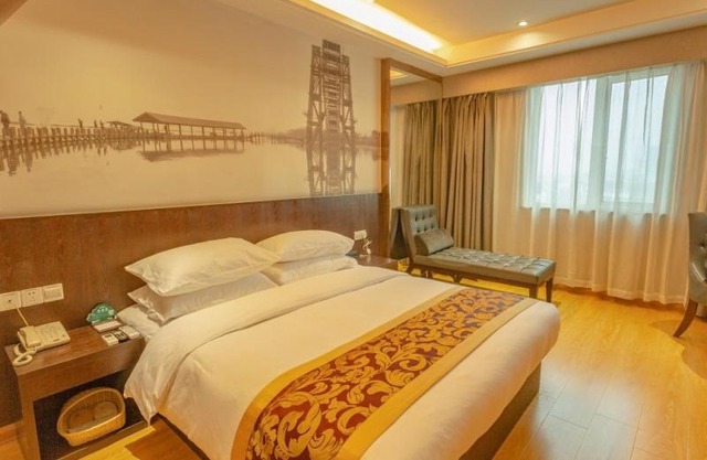 GreenTree Inn Zhejiang Huzhou South Street Chaoyin Bridge Business Hotel