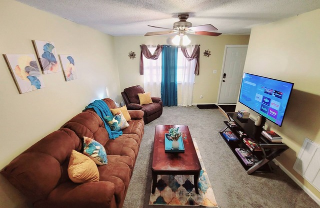 Greenville Cozy 2BR sleeps 6 near ECU Stadium and Hospital welcome travel nurses