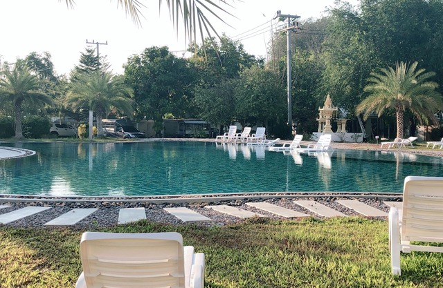 Greenway Pool Villa Huahin have 6 rooms ,24 singgle beds