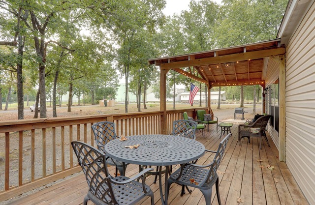 Greers Ferry Lake Access: Cabin w/Boat Slip!
