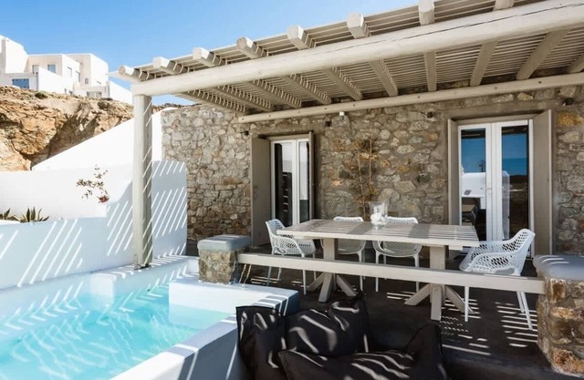 Grey Residence 2-Bedroom Sea View with Outdoor Jacuzzi
