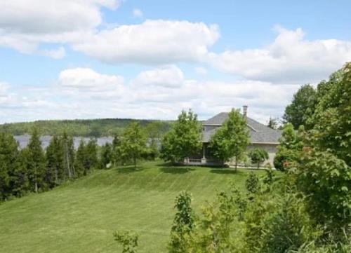 Greystone WaterFront Lux