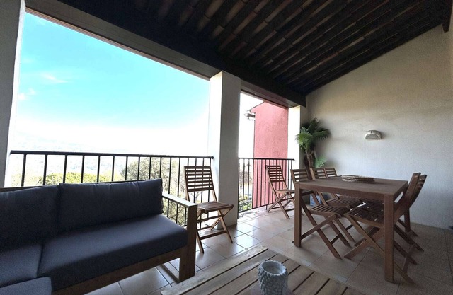 Grimaud: 3-Room Apartment with Pool and Sea View