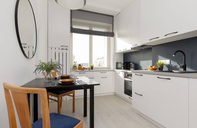 Grochowska 166 |Shower, balcony, desk| Warsaw