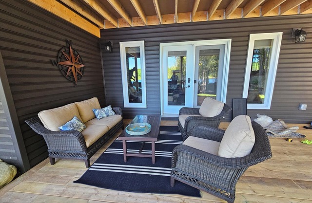 Groom/Lynx lake Retreat Kearney, Ontario.nRelax in our walkout ground level apt.
