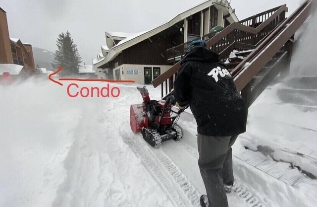 Ground floor entry with ski in/out access to Pico & FREE shuttle to Killington