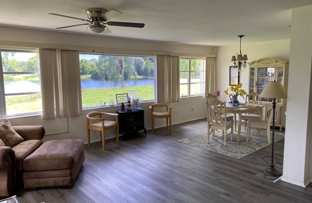 Ground floor overlooking private lake