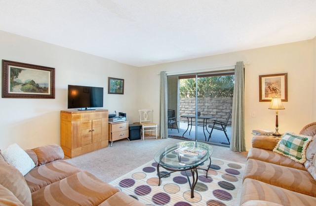 Ground Level Ranch Club Condo, Pool & Spa, Minutes to Downtown, Steps From Groc