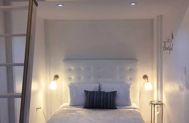 Ground Penthouse, Gladiolas II/Loft + Room/Queen Bed/Free WIFI/AC - 2104