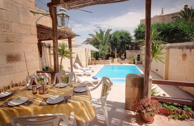 Group Accommodation: Sleeping up to 22 Persons!