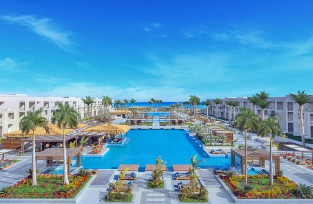Group Stay in 4 Pool-View Rooms | Private Beach, Spa & Diving Spots Access