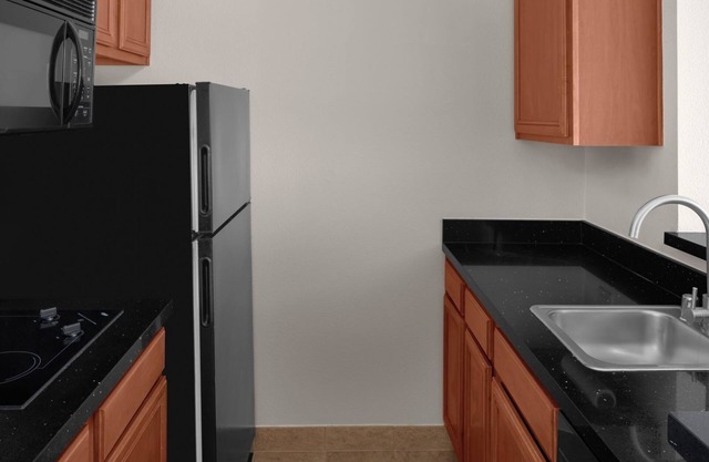 Group Stay – 3 Suites w/Kitchen, Living Area & Daily Treats!