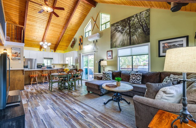 Groveland Home - Walk to Pine Mountain Lake!